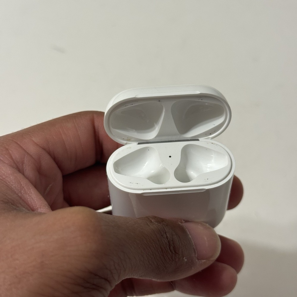 Genuine Apple AirPods Charging Case Only For Model: A1602 Lot Of 4 Tested - Picture 5 of 6